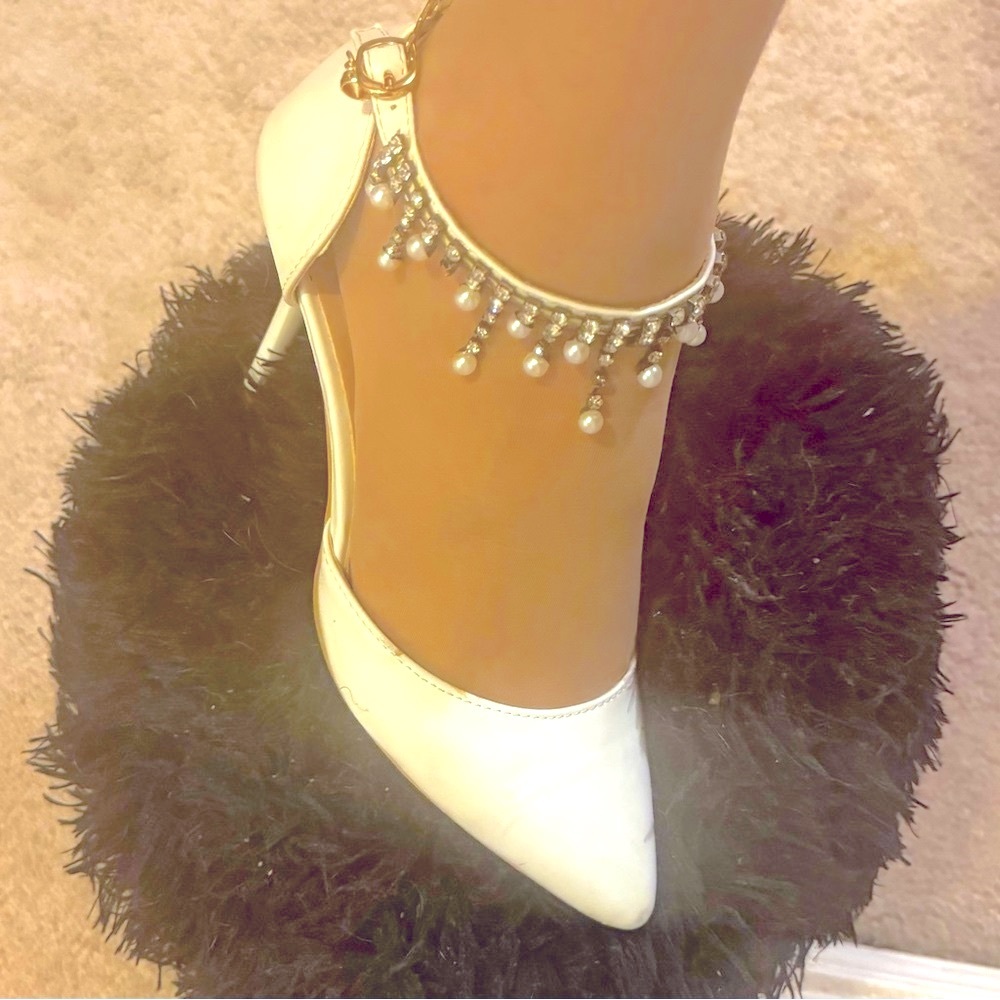 Heels “7/8 White with neck accent